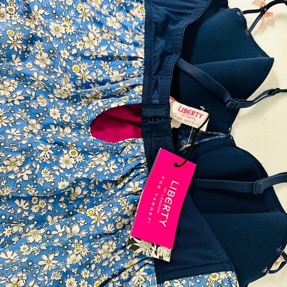 FINAL CLEARANCE! Amazing top by Liberty. Small or xs. Measurements in photos. 🌹 - Picture 3 of 6